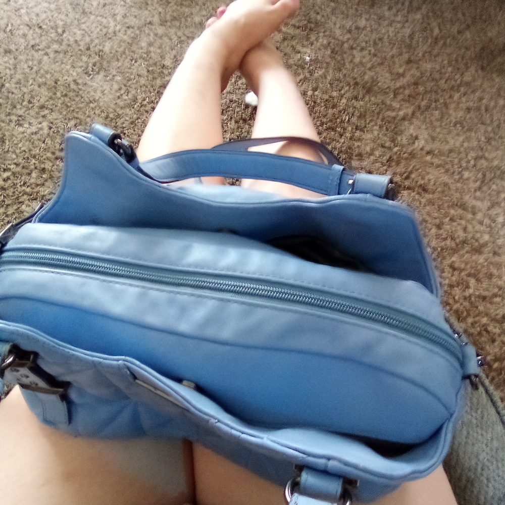 Elegant Blue Quilted Handbag - Picture 4 of 4